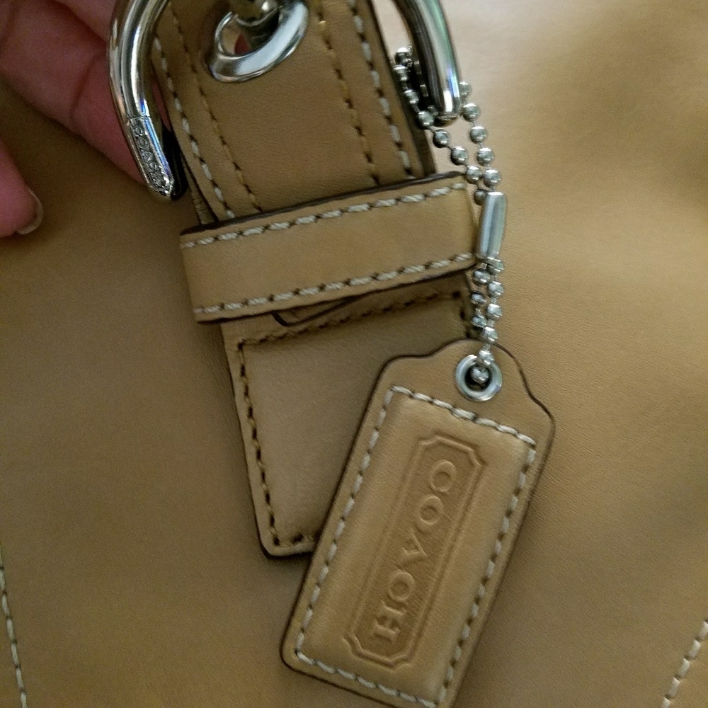 COACH HANDBAG